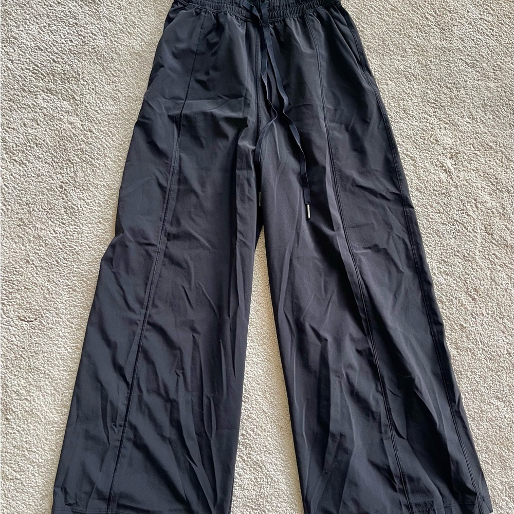 LULULEMON Size 2 pants - perfect condition, silky, black